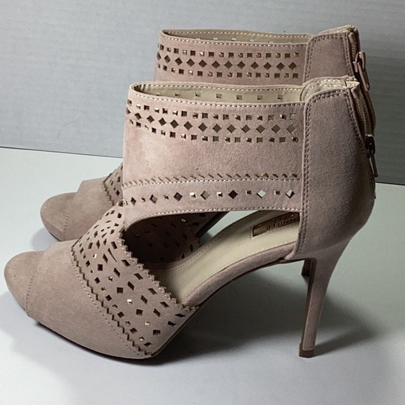 Jennifer Lopez Sweet Gum Women's Cutout High Heels - Picture 5 of 6